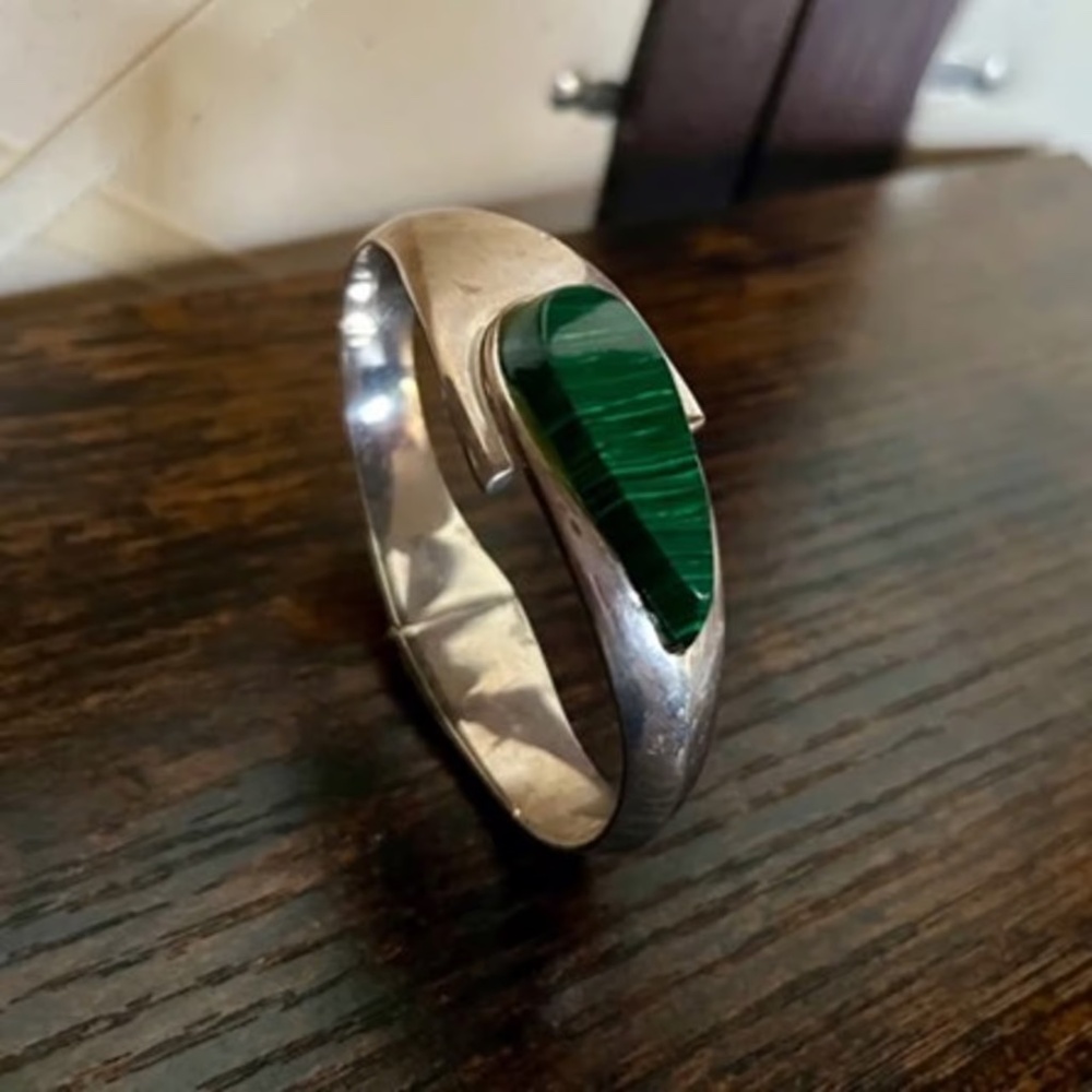 VINTAGE Taxco Sterling Silver & Malachite Hinged Spring Cuff Bracelet